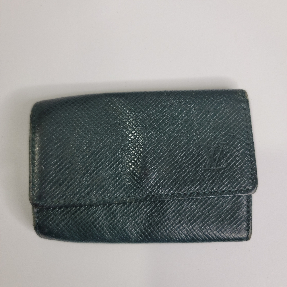 Louis Vuitton LV Tiaga Key Holder Cles